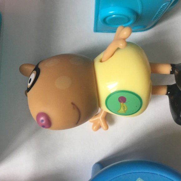 Peppa Pig lot! With Hug Me Plush and Plastic Figures and accessories. - Picture 3 of 8